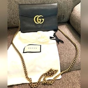 100% authentic Gucci Marmont GG crossbody bag on chain